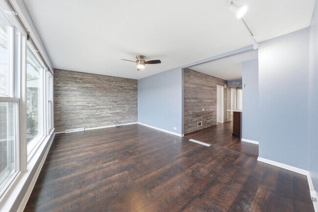 Building Photo - 4605 S Laramie Ave