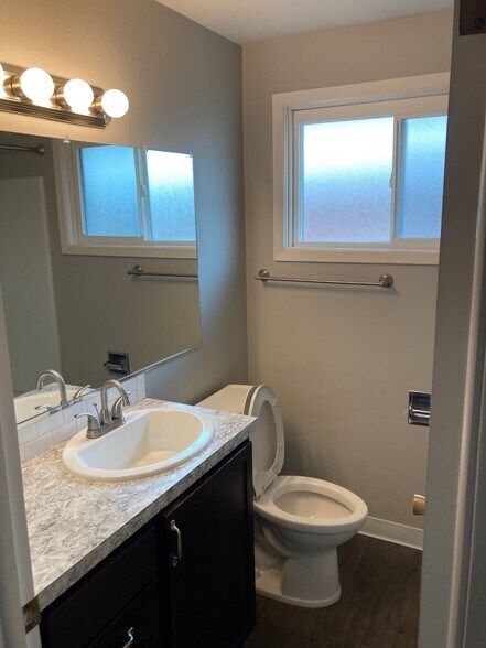 Building Photo - 609 E Euclid Ave