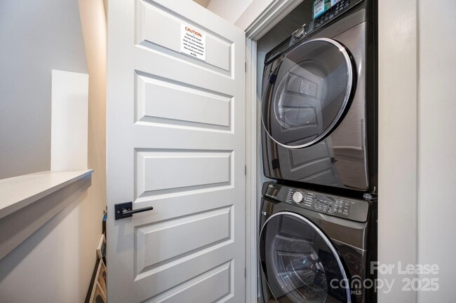 Building Photo - 1033 Wesley Terrace Ave