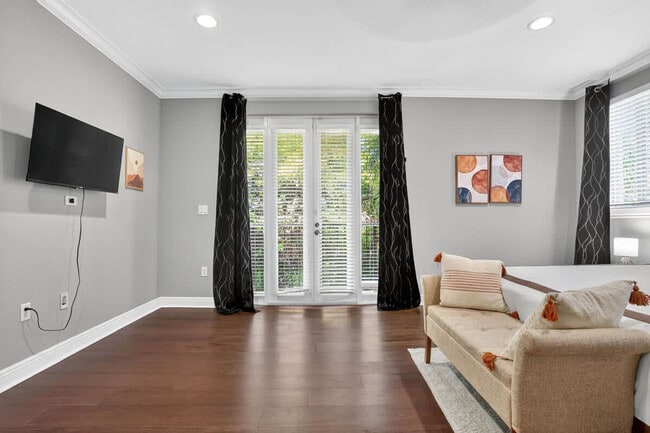 Building Photo - 1705 NE 11th St