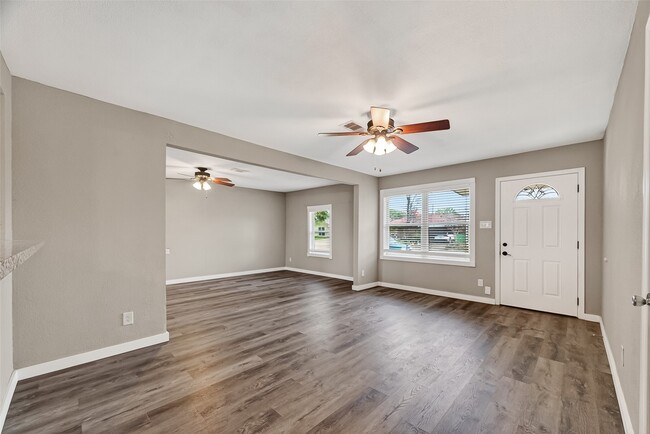 Building Photo - 3613 Truxton Dr