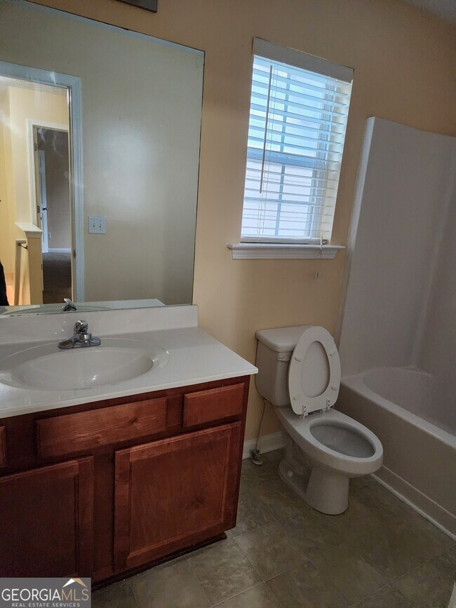 Building Photo - 2135 Pineview Trail
