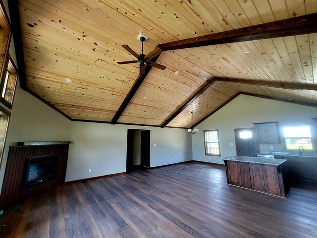 Building Photo - 401 Alpine Dr