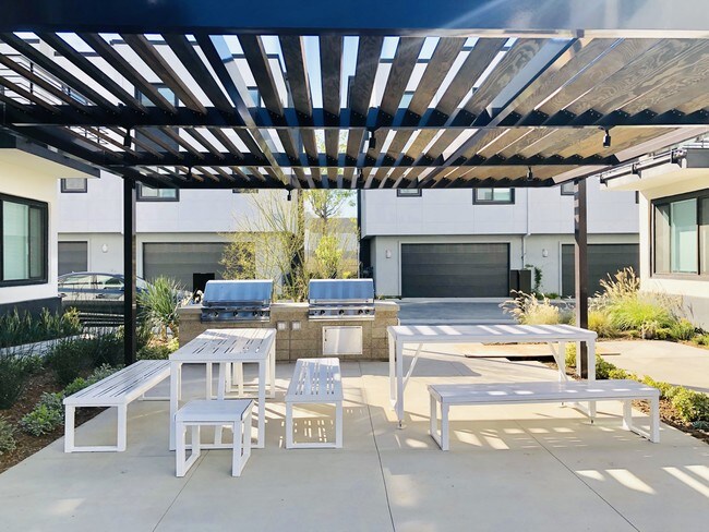 BBQ Area - 17821 Gillette Ave