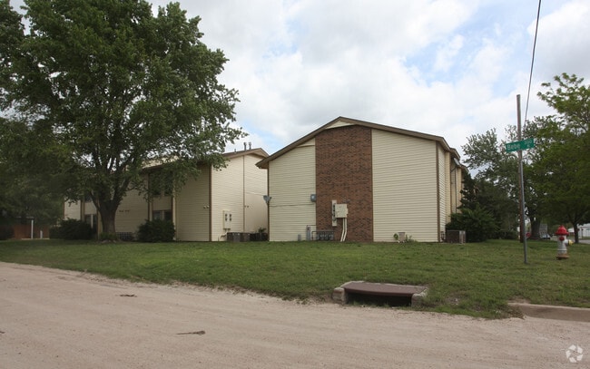 Building Photo - Comfort West Apartments