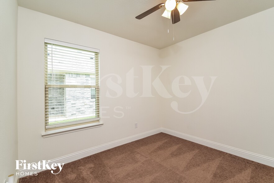 Building Photo - 2628 Warren Ln