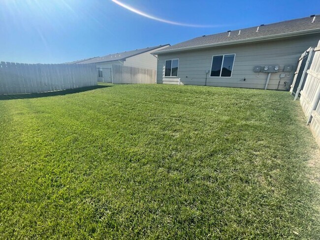 Building Photo - 1632/34 Hickory Creek