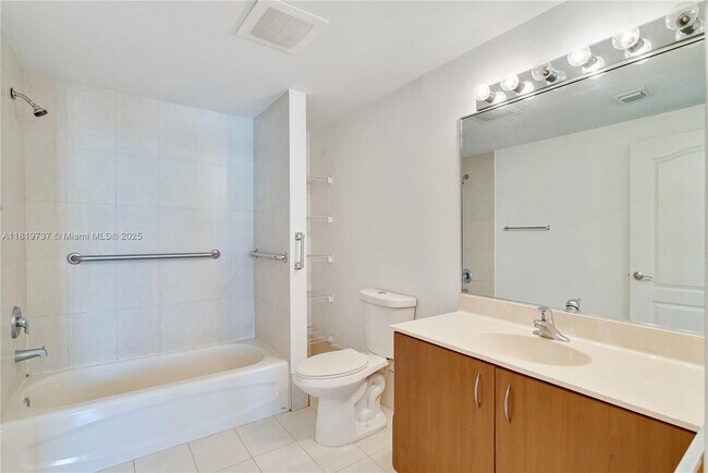 Building Photo - 2550 SW 27th Ave