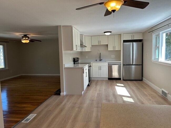 Building Photo - 44 Carruth St