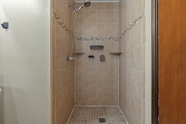 Building Photo - 1027 Stonecrest Dr