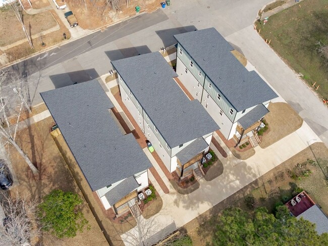 Building Photo - **OFFERING WAIVED APPLICATION FEES & $200 ...