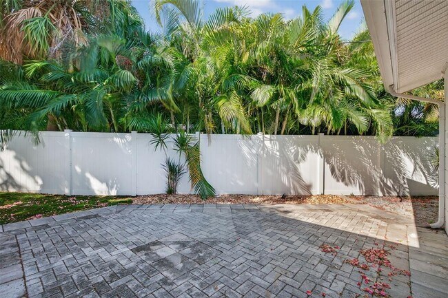 Building Photo - 4300 50th Pl S