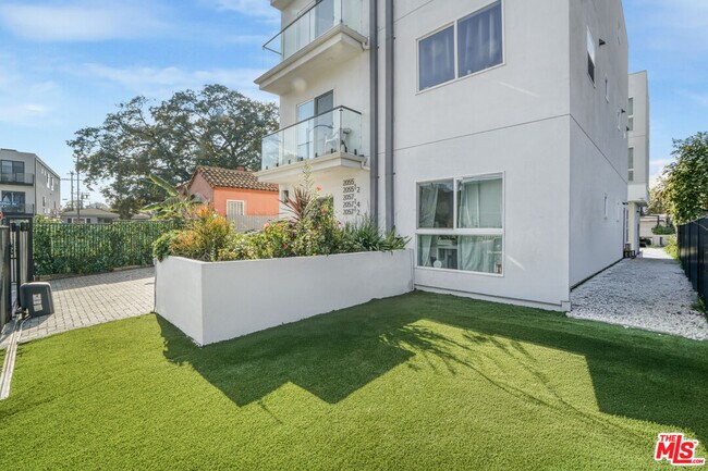 Building Photo - 2057-2054 S Garth Ave