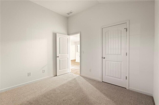 Building Photo - 613 Stonehurst Ln