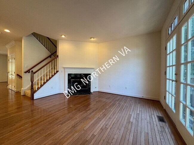 Building Photo - 3091 McKinnon Way