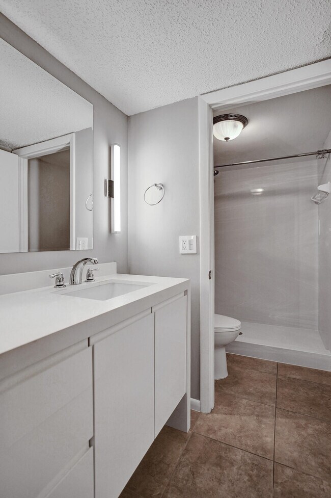 Building Photo - 2906 SW 21st Terrace