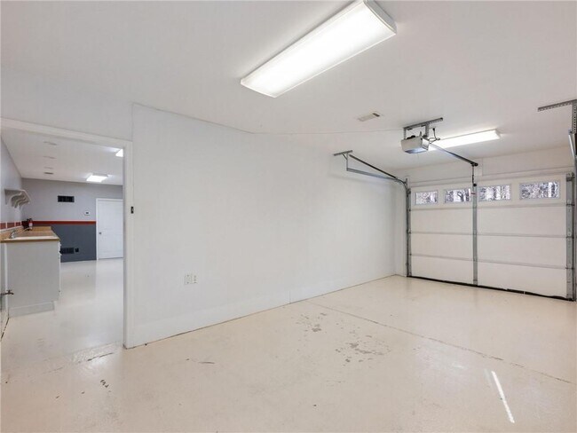 Building Photo - 3965 Hamilton View Way NE