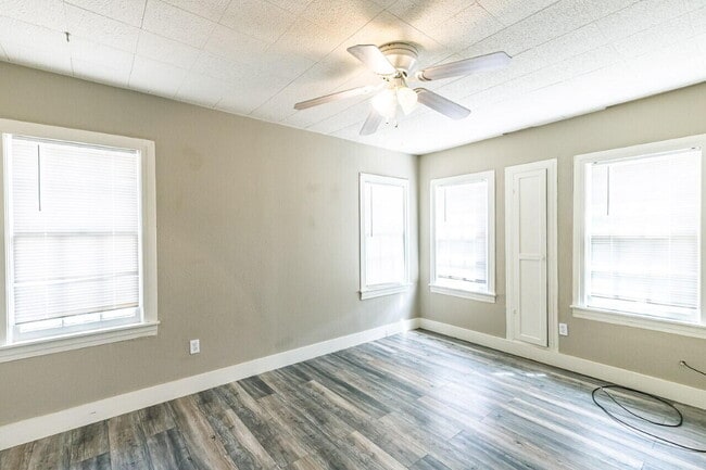 Building Photo - 2311 25th St