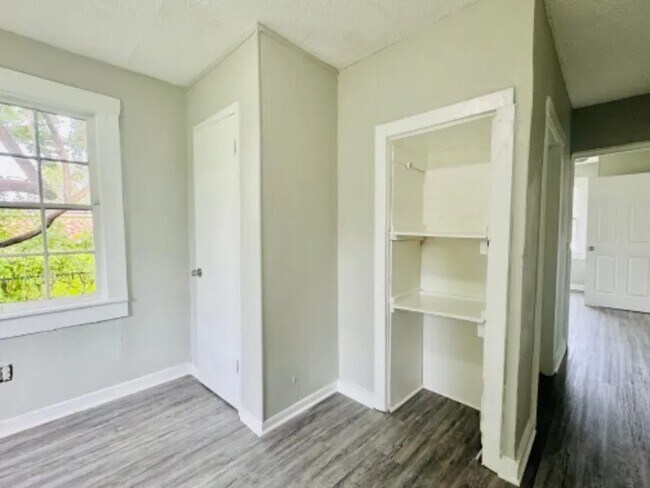 Building Photo - 1501 Nashby St