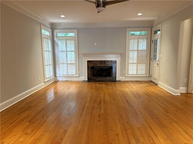 Building Photo - 871 Lenox Ct NE