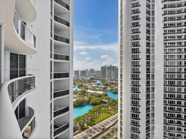 Building Photo - 15901 Collins Ave