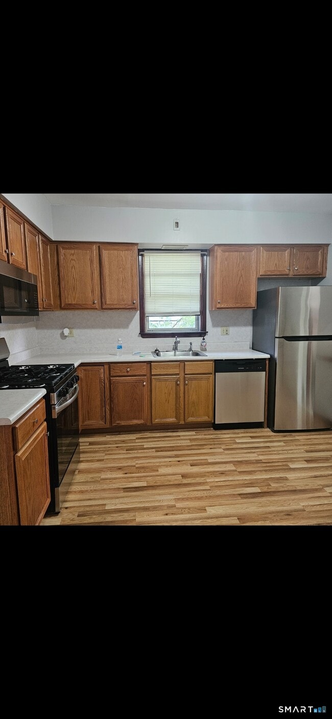 Building Photo - 583 Washington Ave