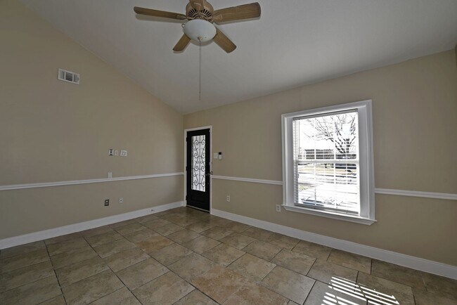 Building Photo - Stylish and Spacious 4-Bedroom Home PLUS C...