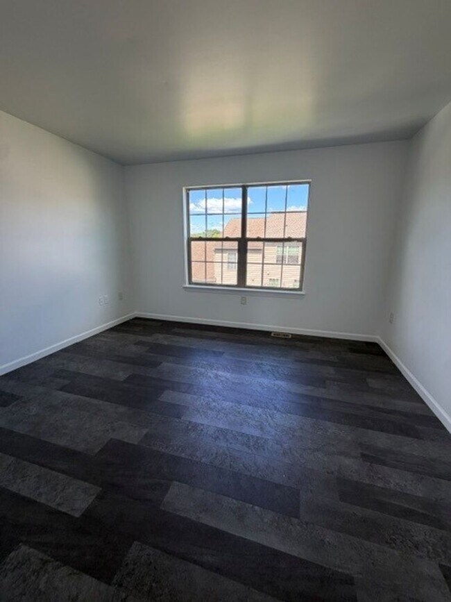 Building Photo - 4 Southbrook Dr
