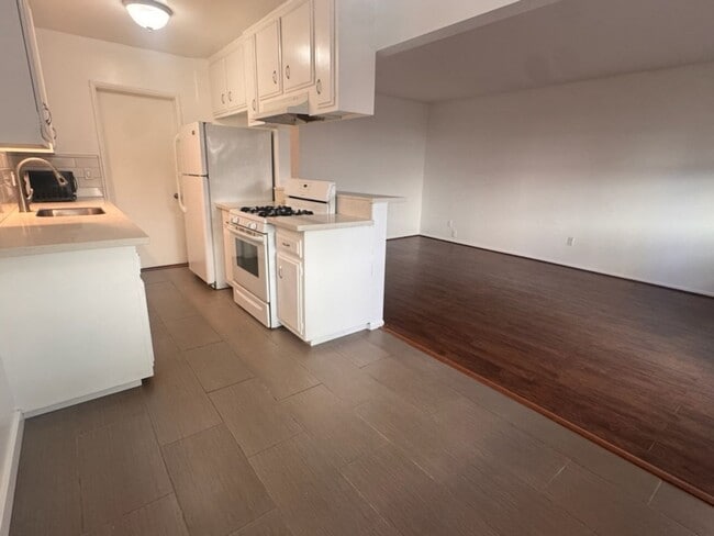 Interior Photo - 2325 E 2nd Street/2322-2328 E Broadway