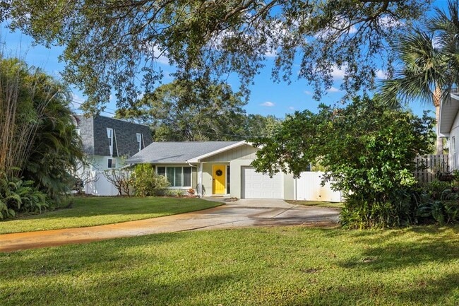 Building Photo - 3059 Hickory Dr