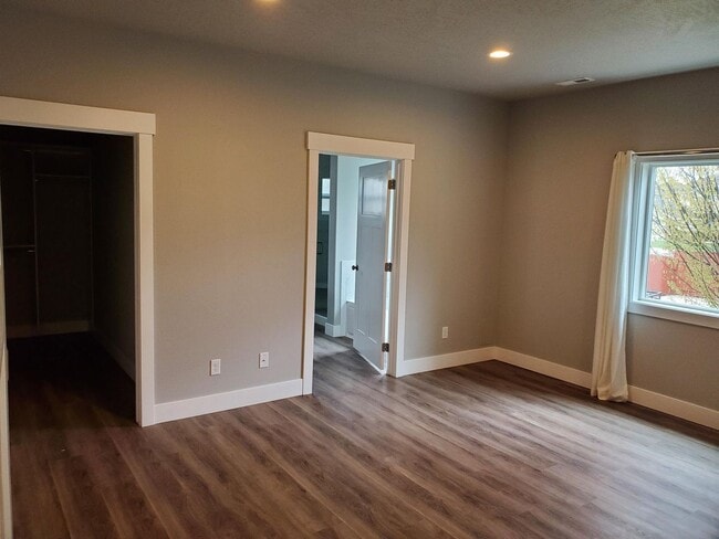 Building Photo - Craftsman 1 Story Zero Step House