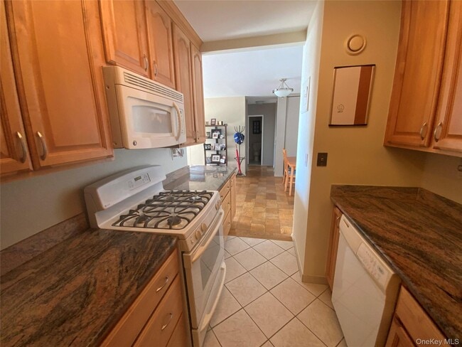 Building Photo - 269-10 Grand Central Pkwy