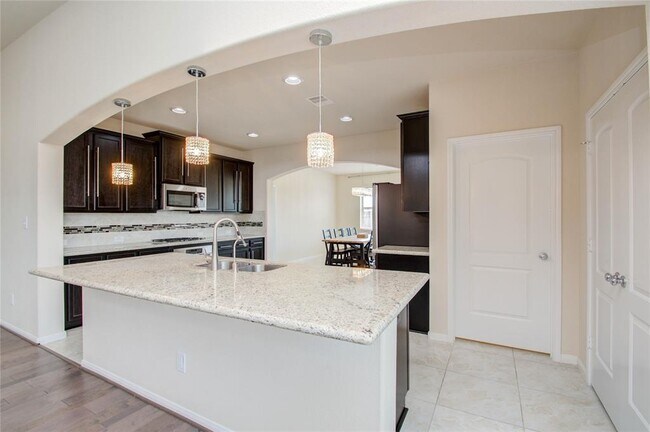 Building Photo - 24019 Via Viale Dr