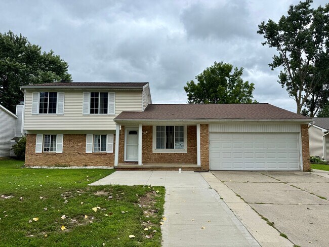 Primary Photo - 4-Bedroom Colonial in Grand Blanc – Spacio...