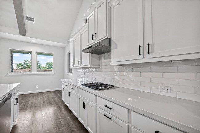 Building Photo - 2600 Golden Palms Ln