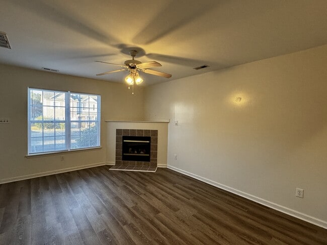 Building Photo - 204 Meadowbrook Ln