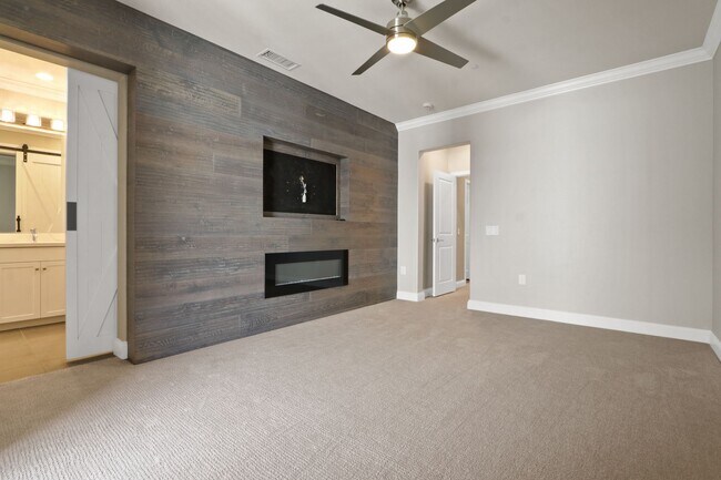 Building Photo - 604 El Paseo