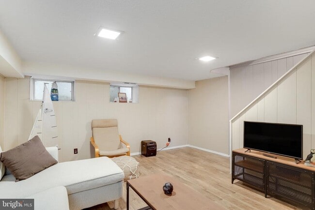 Building Photo - 2803 S Columbus St