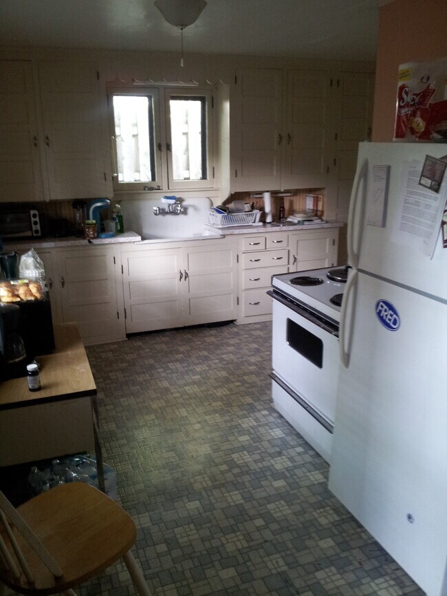 Building Photo - 101 Temple St