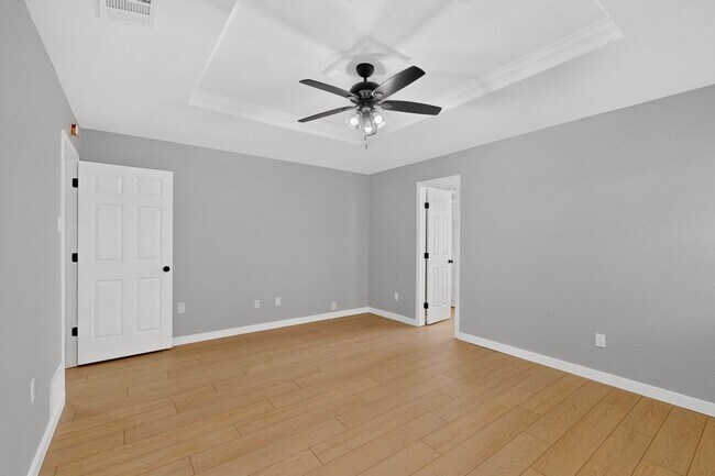 Building Photo - 620 W Stoneybrook Dr
