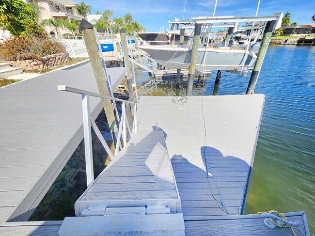 Building Photo - "3-Bed, 3-Bath Gem in New Port Richey with 2,233 Sq Ft of Living Space!"