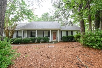 Building Photo - Ridgewood Court Home