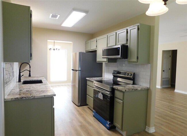 Building Photo - 500 Wanta Hide A Way Dr