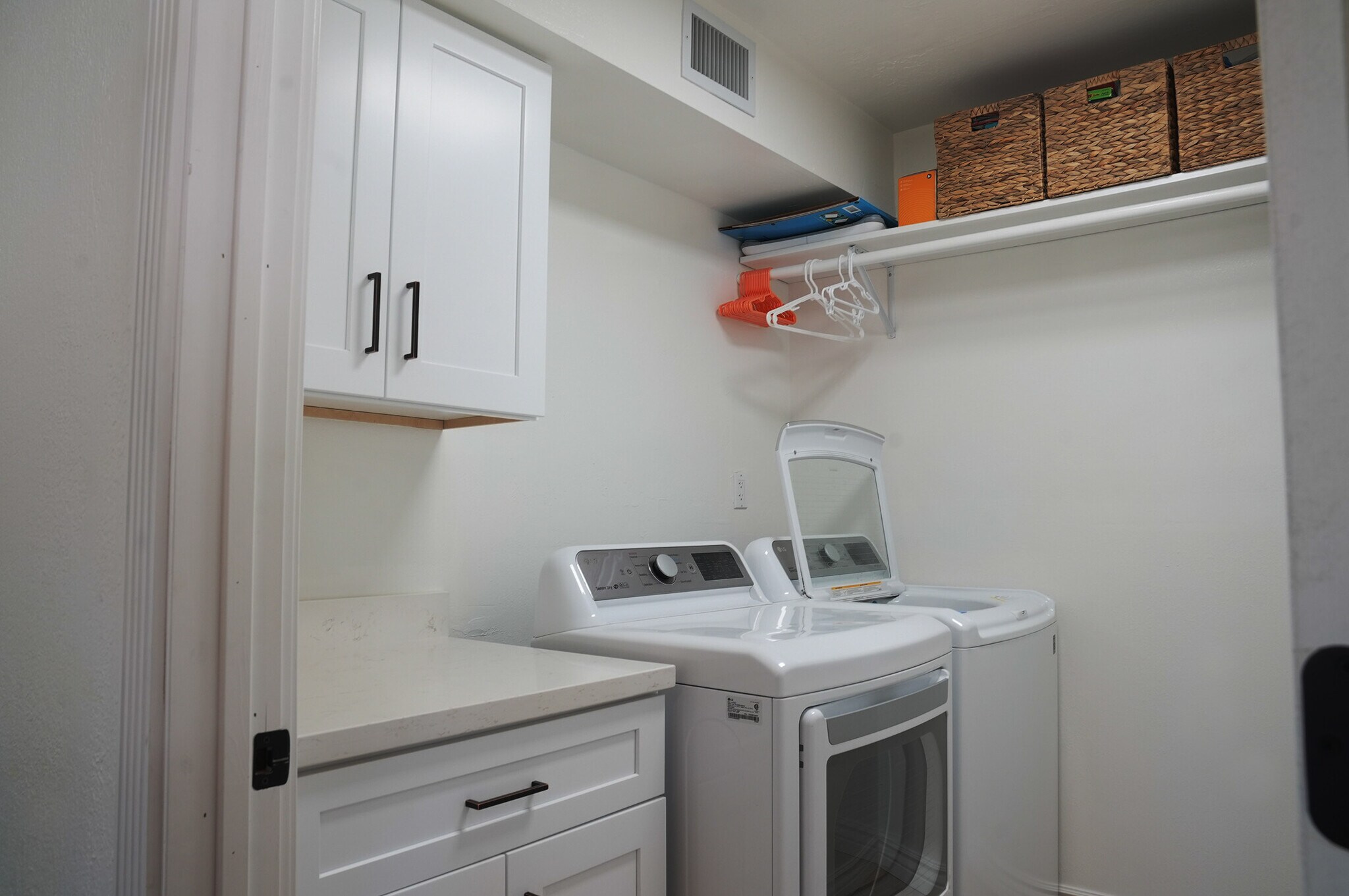 Building Photo - 2526 E Mercer Ln