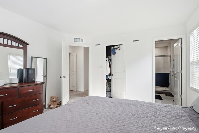 Building Photo - 2117 Yellowstone Blvd