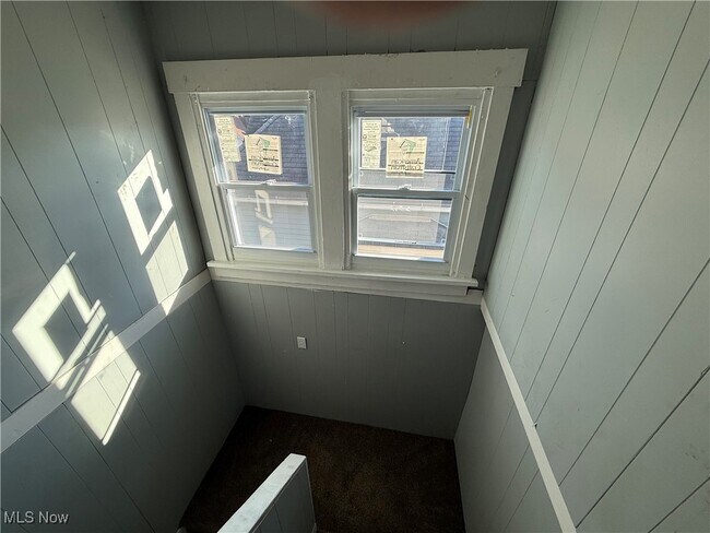 Building Photo - 204 Broad Ave NW