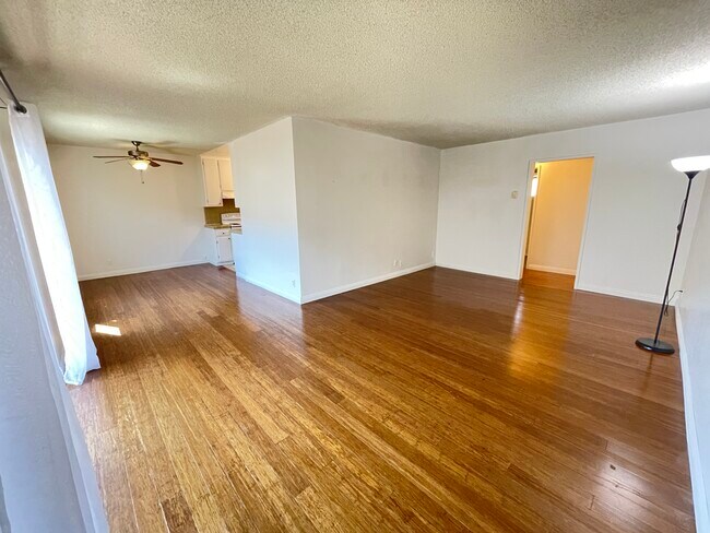 Primary Photo - 3813 Huron Ave