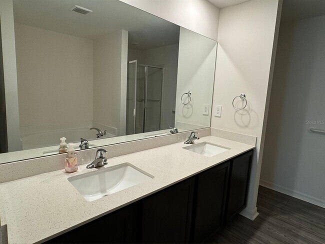 Building Photo - 2082 S Chamberlain Blvd