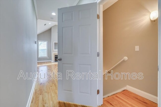 Building Photo - 719 Bonnie Oaks Ln