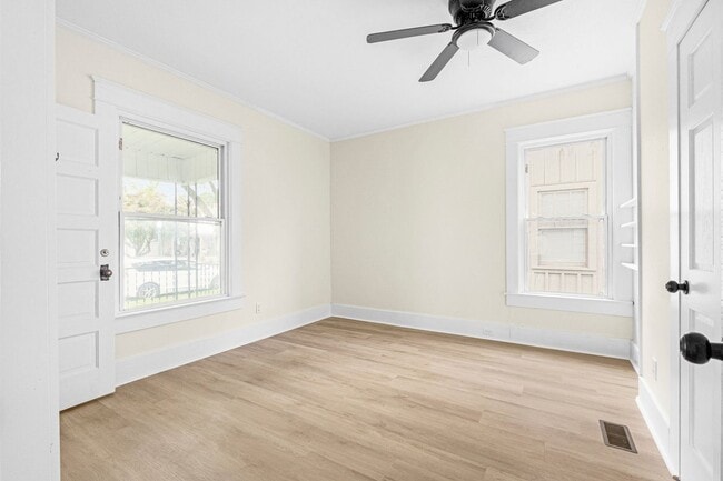 Building Photo - 3 bedroom house in Kendallville! CHRISTMAS SPECIAL!!